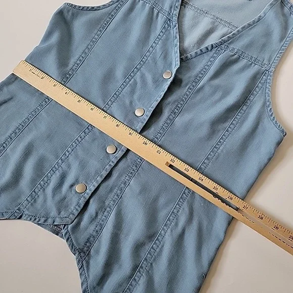 London Crew Chambray Vest Top Snap Button V Neck Coastal Cowgirl Preppy Western - Picture 7 of 11